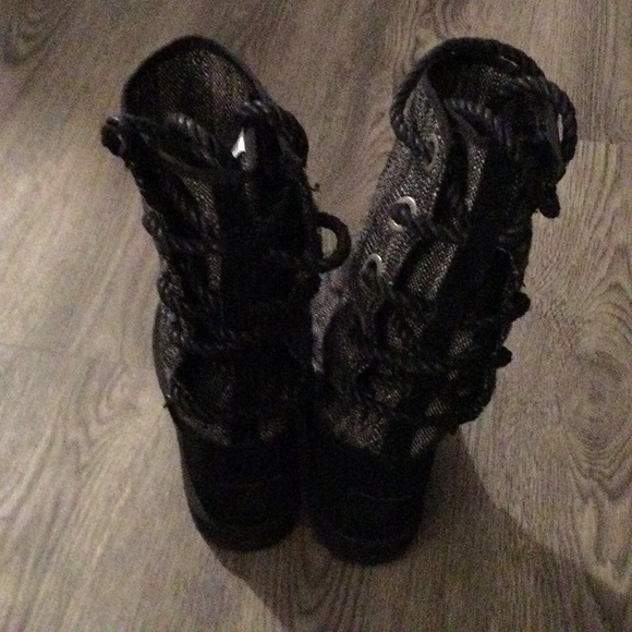 Ugg Canvas Woven Lace Up Boots 2822 - Picture 10 of 10